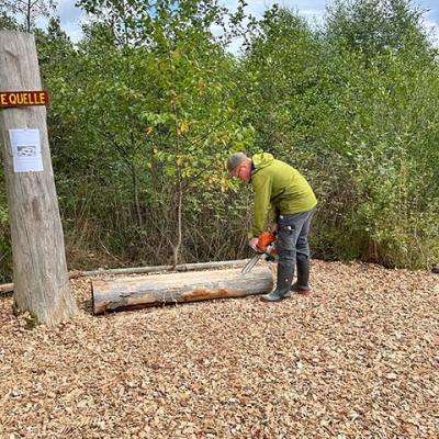Aufräumarbeiten bei der Elbequelle