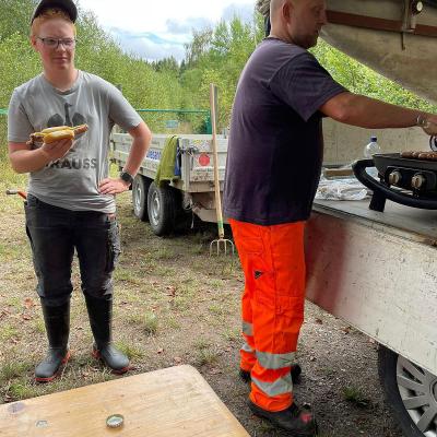 Aufräumarbeiten bei der Elbequelle