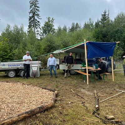 Aufräumarbeiten bei der Elbequelle